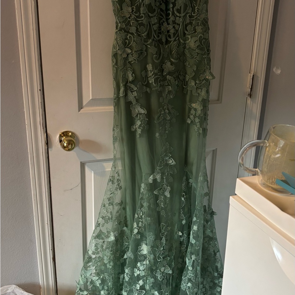 My daughter's high school graduation dress was worn only once. size M,  green.